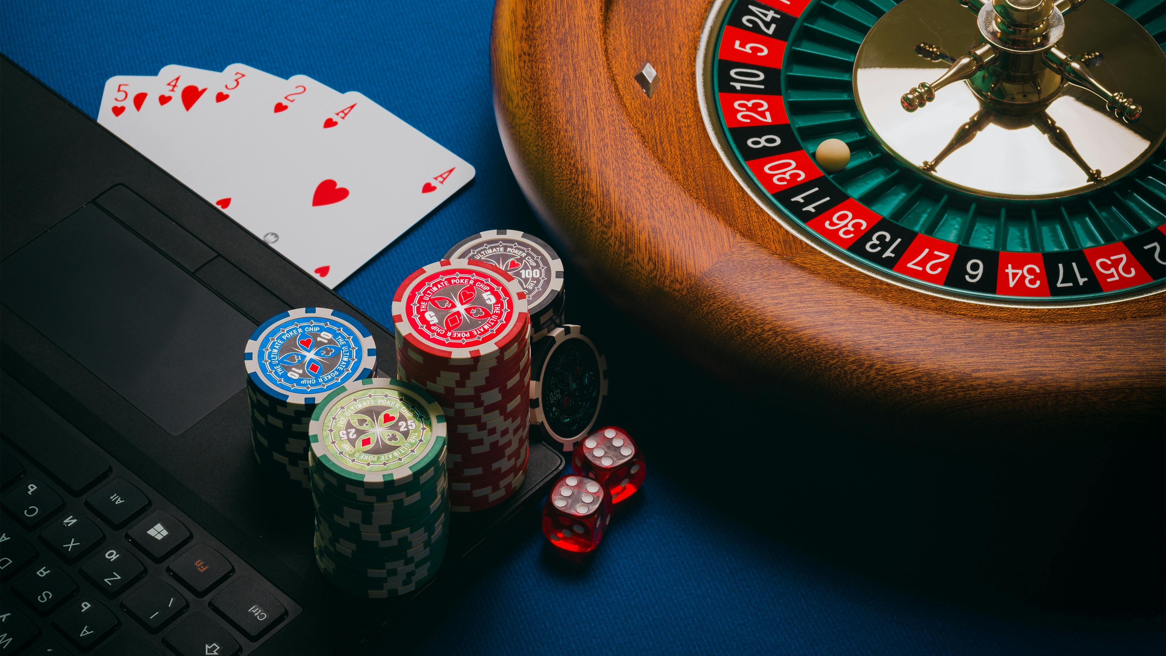 Pengguna menikmati berbagai pilihan hiburan online sportsbook dan casino setelah mendaftar di hdtoto